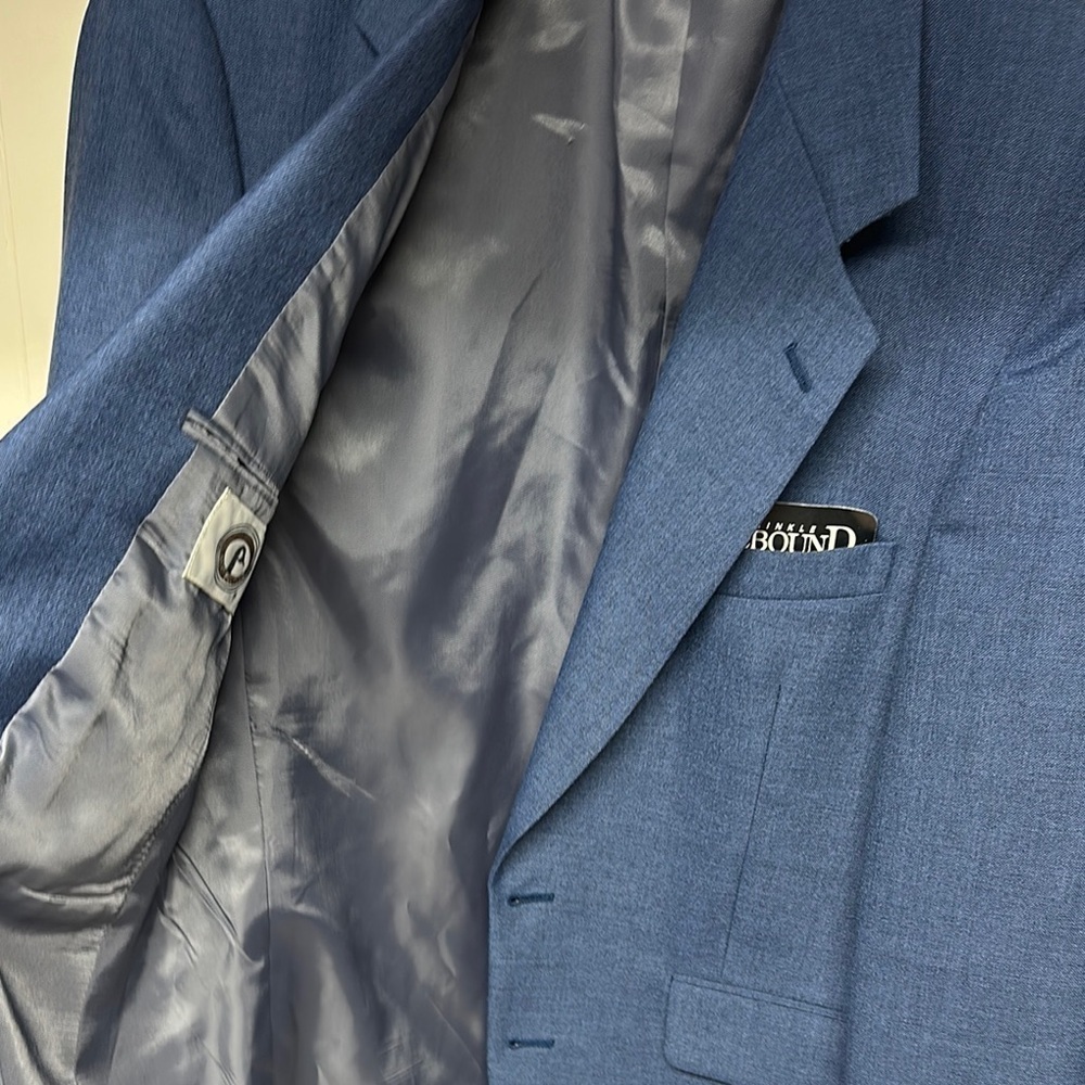 Vintage Classic Blue Sport Coat with Notch Lapels and Structured Shoulders - Picture 4 of 8